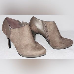 EUC Women’s taupe Xappeal Dutchess bootie size 11